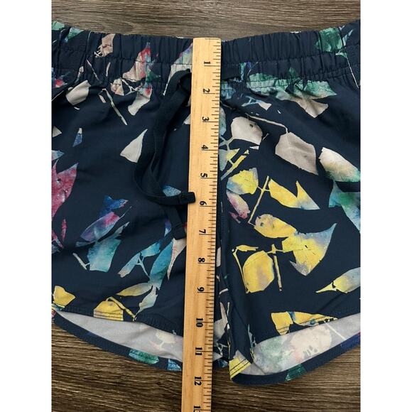 The North Face Classic V Shorts in Blue Wing Teal Leaf Print XS - Picture 2 of 6